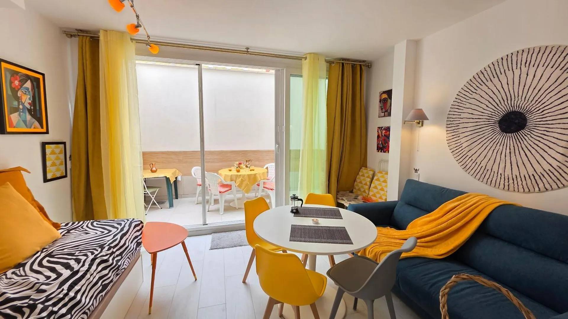 Picasso Huelin Malaga 250M From Beach